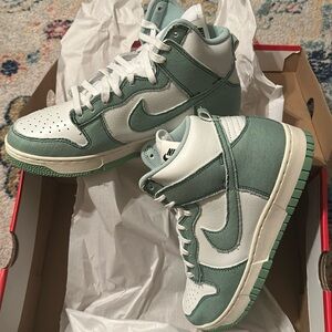 Women’s Nike Dunks hi-top 1985
